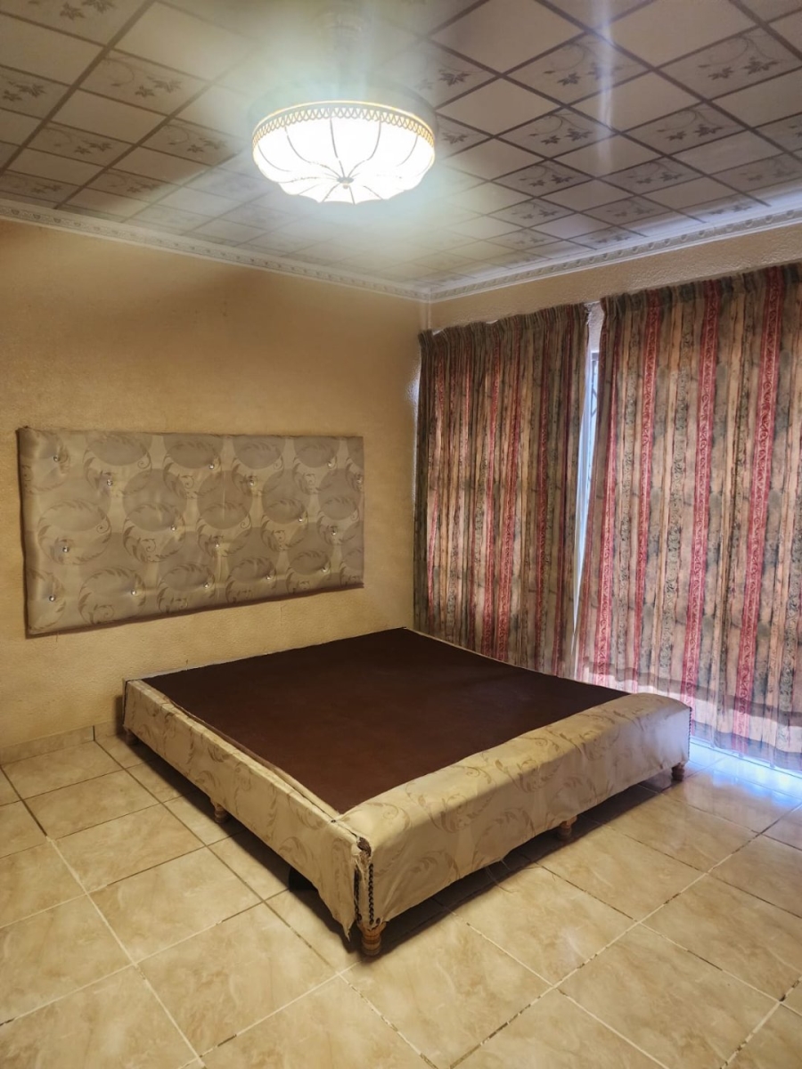 6 Bedroom Property for Sale in Manzil Park North West